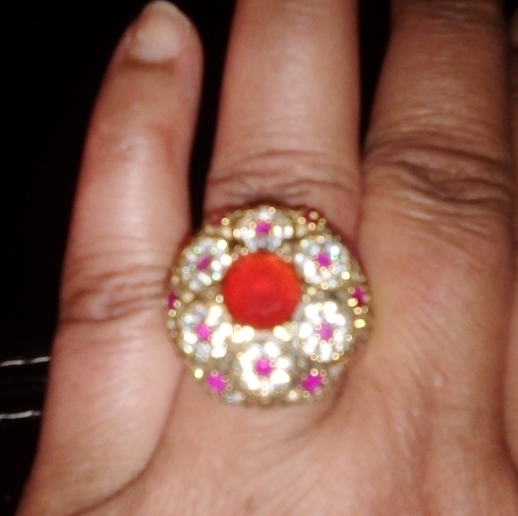 RED RUBY RING IN YELLOWGOLD - Picture 2 of 5